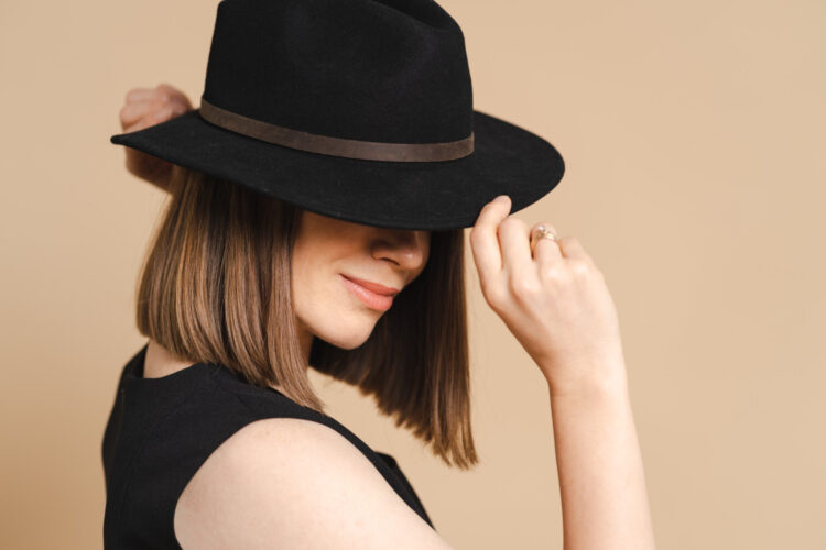 Palarii dama: accesoriul chic si esential pentru orice tinuta