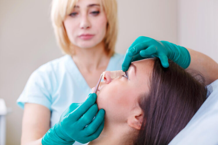 Rinoplastia: tot ce trebuie să știți despre operația de remodelare a nasului