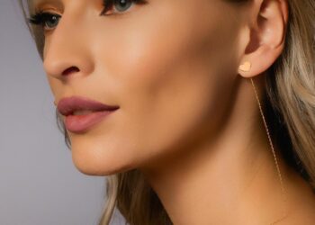 Top 3 tipuri de cercei pe care trebuie să îi ai toamna aceasta